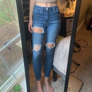 AMERICAN EAGLE DISTRESSED SKINNY JEANS